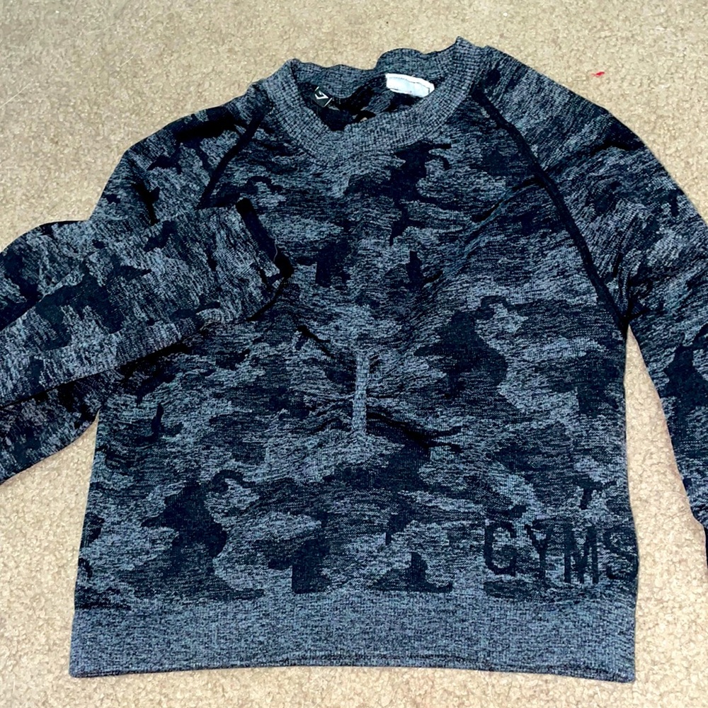 size M gym shark long sleeve crop